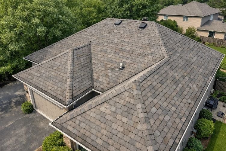 Property roof condition assessment and roof inspection using satellite imagery for insurance underwriting